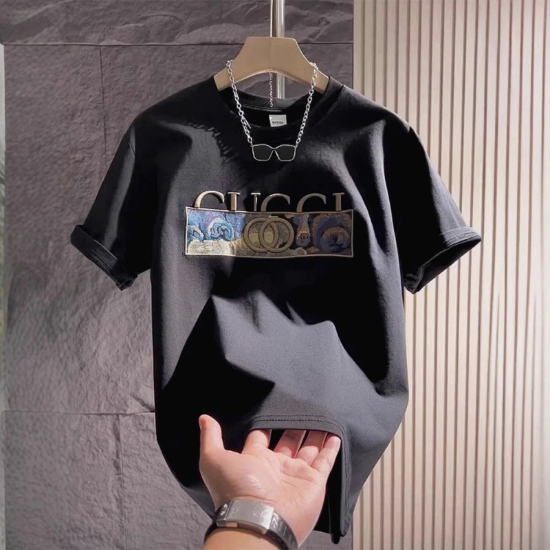 Gucci Black T-Shirt in Casual Streetwear Style Review: Three Washes, Print Relief and a Sizing Conflict We Could Not Settle